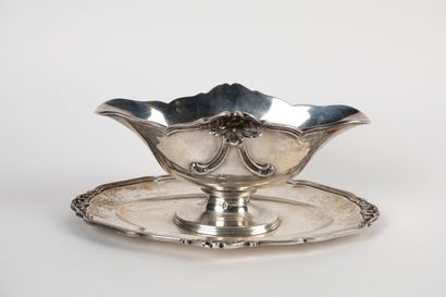 925/1000 silver sauceboat and cover decorated...