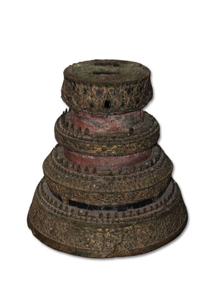 Birmanie, XIXe siècle 
Socle en bronze anciennement...
