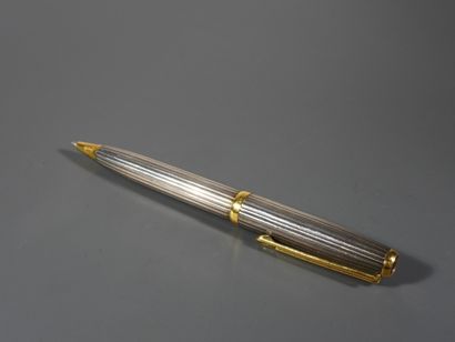 INOXCROM

Stylo bille en argent 925 millièmes...