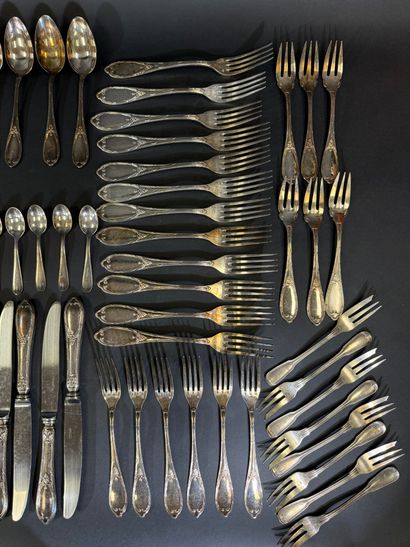 Partie de ménagère et objets en métal comprenant...