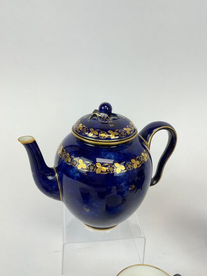 SEVRES, Manufacture Nationale

Service à...