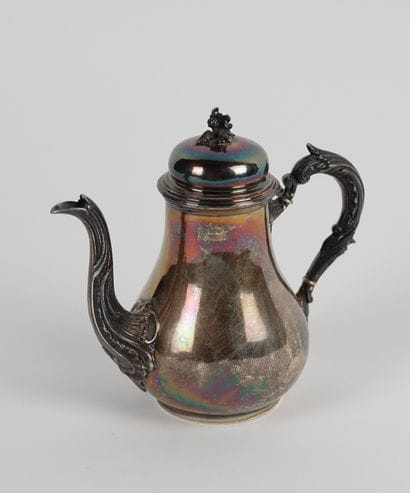 925/1000 silver self-serving jug with foliage...