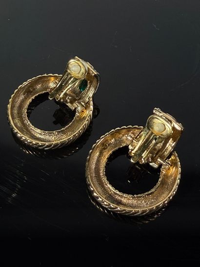 Paire de clips d'oreilles en forme de créoles...