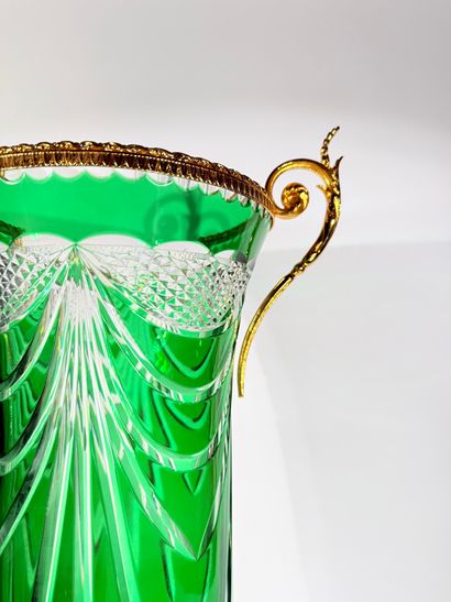 Dans le goût de Saint Louis

Imposant vase...