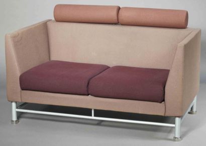 ETTORE SOTTSASS (1917-2007)
Canapé deux places...