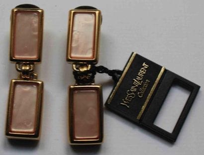 Yves SAINT LAURENT collection
Paire de pendants...