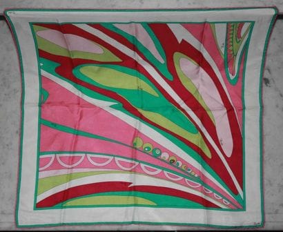 Emilio PUCCI
Carré en soie imprimée à motif...