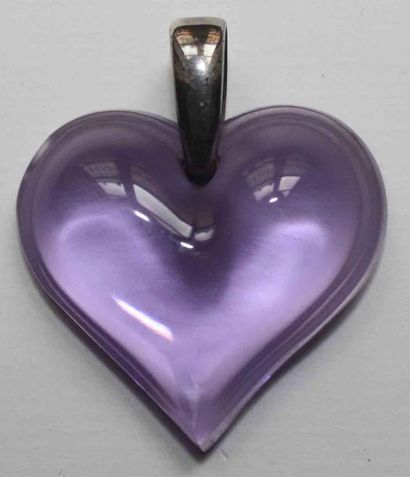 LALIQUE
Pendentif coeur en cristal violine,...