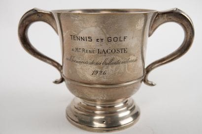 Tennis / Trophée / Lacoste
Coupe offerte...