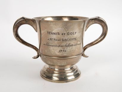 Tennis / Trophée / Lacoste
Coupe offerte...