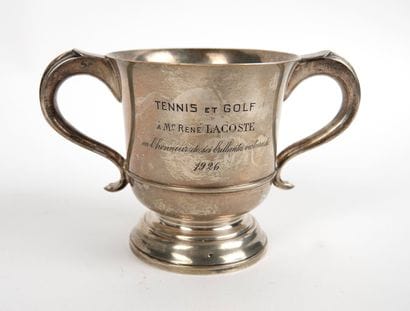 Tennis / Trophée / Lacoste
Coupe offerte...