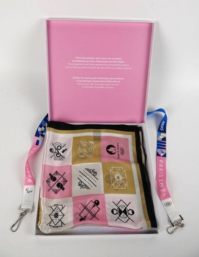 Jeux Olympiques / Paris 2024 / Goodies
Carré...