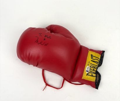 Boxe / Autographe
Gant Everlast signé par...