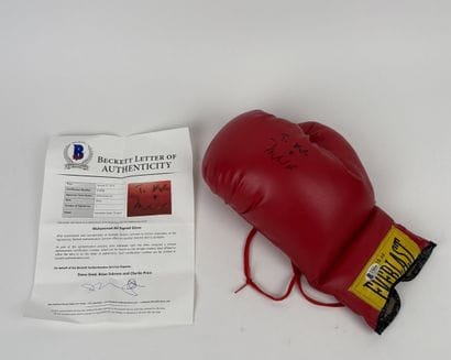 Boxe / Autographe
Gant Everlast signé par...