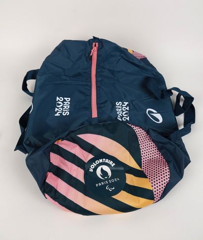 Jeux Olympiques / Paris 2024 / Tenues officielles
Lot...