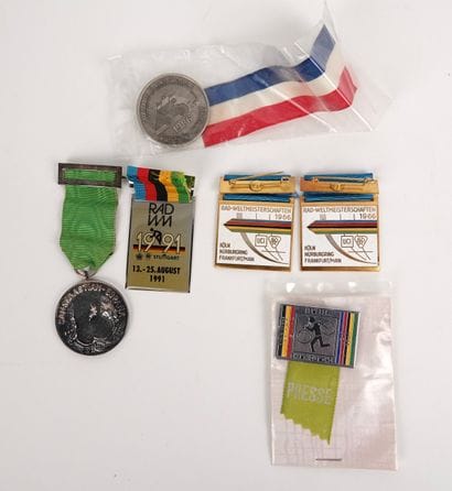 Cyclisme / Championnats
Lot de badges, médailles...