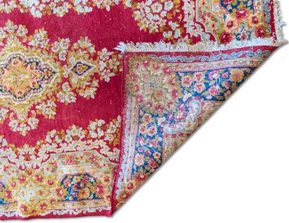 Oriental Rug
250 x 140 cm
Signs of wear;...
