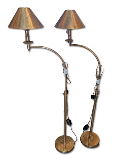 Pair of brass floor lamps
H. 140 cm


Storage...