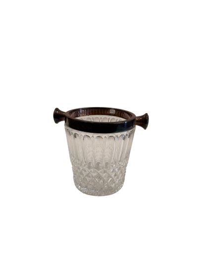 Champagne bucket made of diamond-cut crystal...