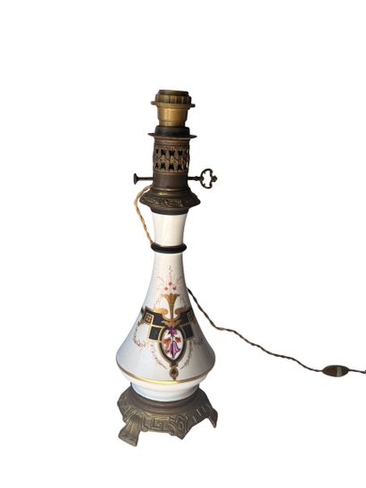 Mounted porcelain lamp 
H 49 cm


Storage...