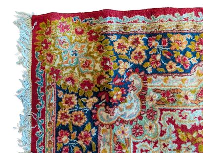 Oriental Rug
250 x 140 cm
Signs of wear;...