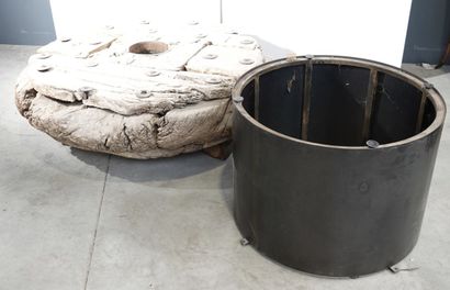Handcrafted Industrial-Style Table

Metal...