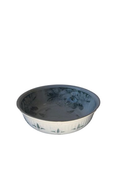 White-ground earthenware basin with monochrome...
