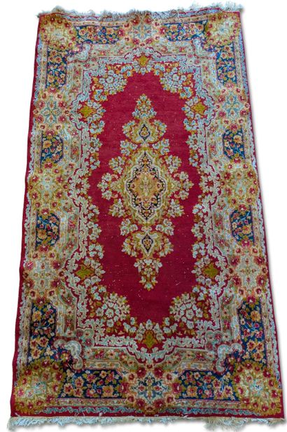 Oriental Rug
250 x 140 cm
Signs of wear;...