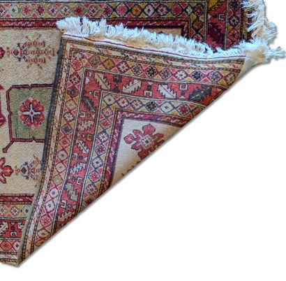 Oriental Rug
150 x 103 cm
Signs of wear;...