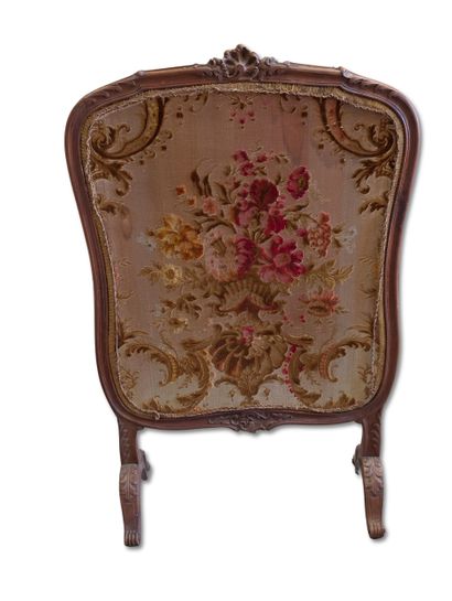 Natural wood screen with fabric embroidery
H....
