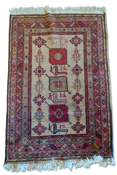 Oriental Rug
150 x 103 cm
Signs of wear;...