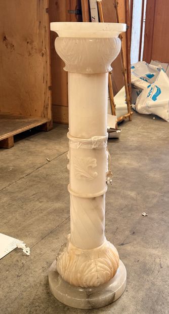 Carved alabaster light column
H 110 cm
Minor...