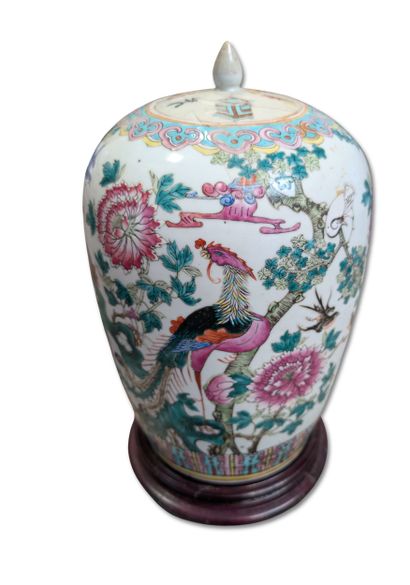 CHINA 
Polychrome ceramic 