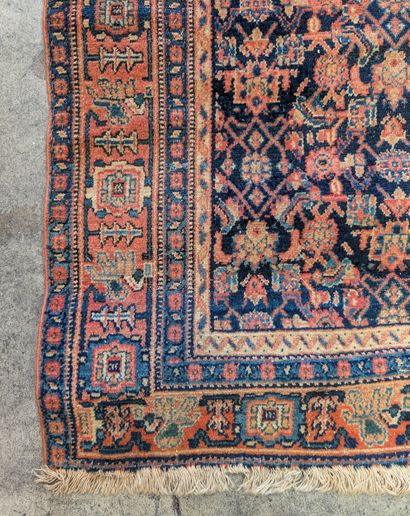 Large Oriental rug
205 x 130 cm
Signs of...