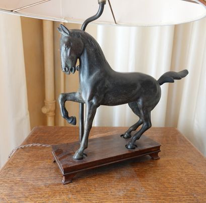 Ecole française du XX° siècle 
Cheval en...