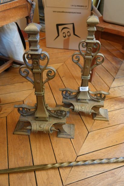Paire de têtes de chenets en bronze doré...