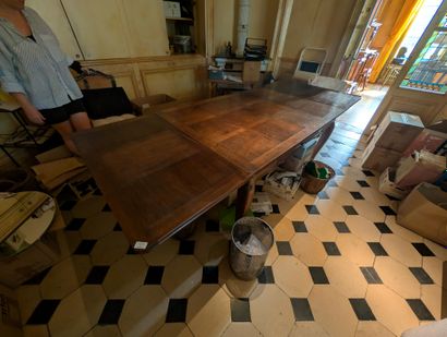 Grande table avec ses 2 rallonges 
150 x...