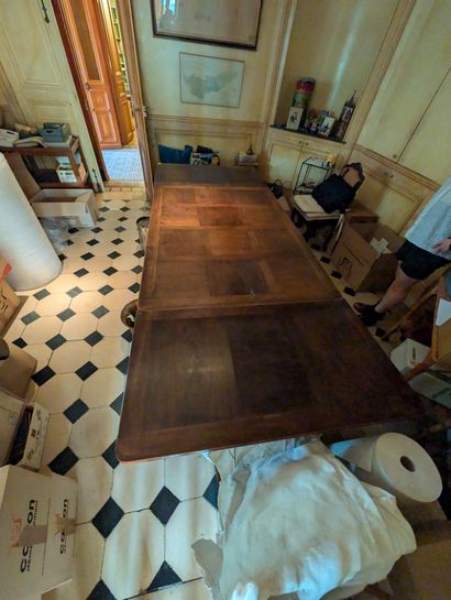 Grande table avec ses 2 rallonges 
150 x...