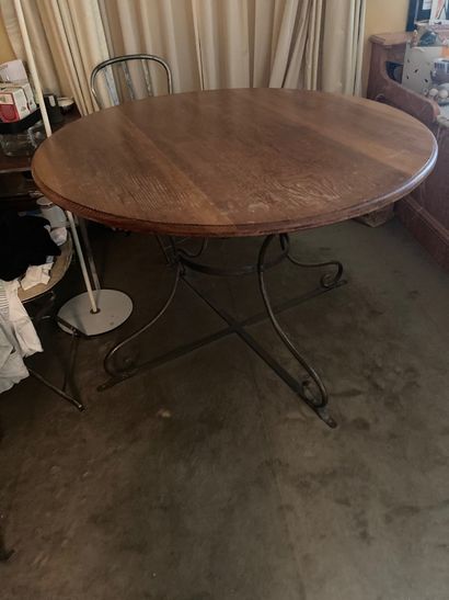 Table ronde, plateau de bois de hêtre et...