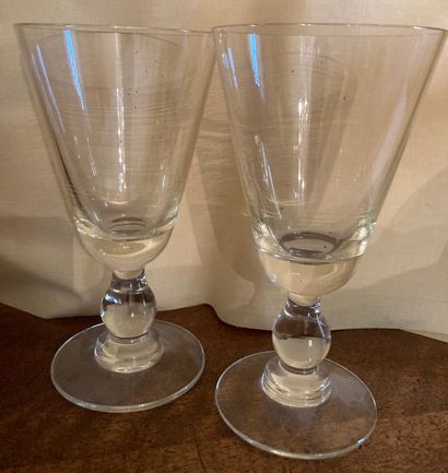 2 carafes et 2 verres à Absinthe

LE RETRAIT...