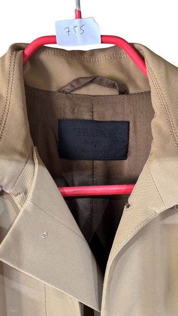 PRADA
Imperméable long beige en matière synthétique,...