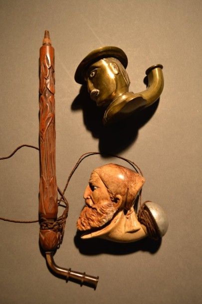Lot comprenant: - belle pipe en laiton représentant...
