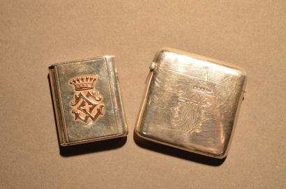 Lot de deux boîtes à feu en argent: -modèle...