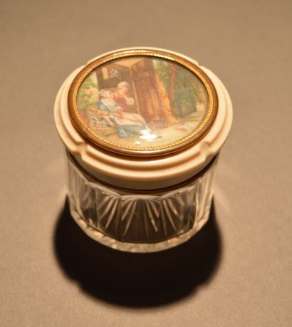 Boite de toilette en verre taillé (accident),...