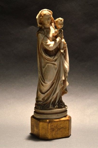 Belle et grande Vierge en ivoire sculpté...