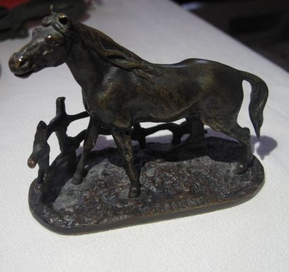 Pierre Jules MENE
Cheval au pré Bronze à...