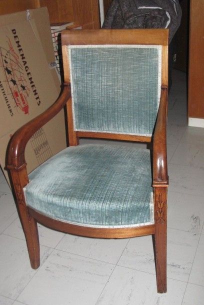 Fauteuil en acajou et placage d'acajou, les...