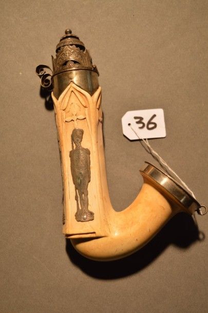 Belle pipe en écume de mer de style néo-gothique....