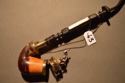Belle pipe en écume de mer à monture en vermeil...