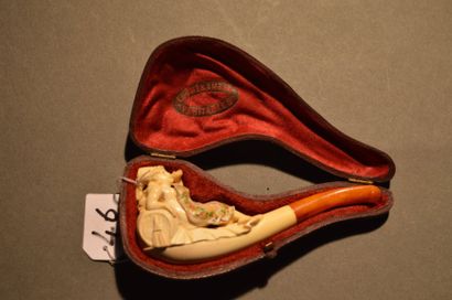 Charmant fume-cigare en écume de mer sculptée...